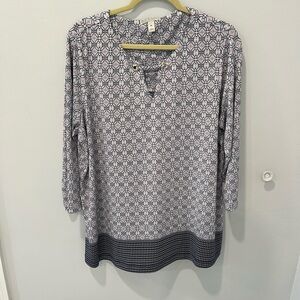 Dana Buchman Gray and White 3/4 Sleeve Boxy Blouse